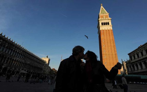 Kỳ lạ phong tục đón năm mới ở các nước trên thế giới ảnh 4