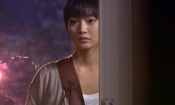 Sợ hãi tìm chỗ trốn mỗi khi nghe tiếng chồng về ảnh 1