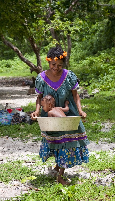 Lạ kỳ tập tục tự do ngoại tình tại đảo Tình yêu ảnh 2