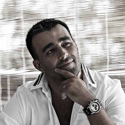 Nhiếp ảnh gia Pháp 10 năm ghi lại “cái lạ” của các dân tộc VN ảnh 1