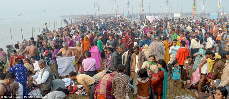 Hàng nghìn người đổ về thánh lễ Magh Mela lớn nhất hành tinh ảnh 4