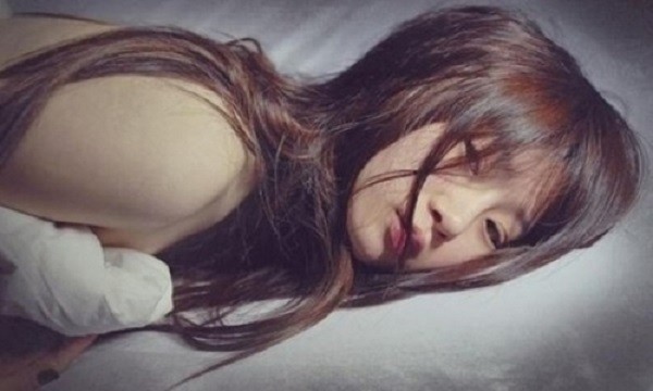 Chồng bỏ nhà đi giữa đêm lạnh vì vết máu trên ga giường ảnh 1