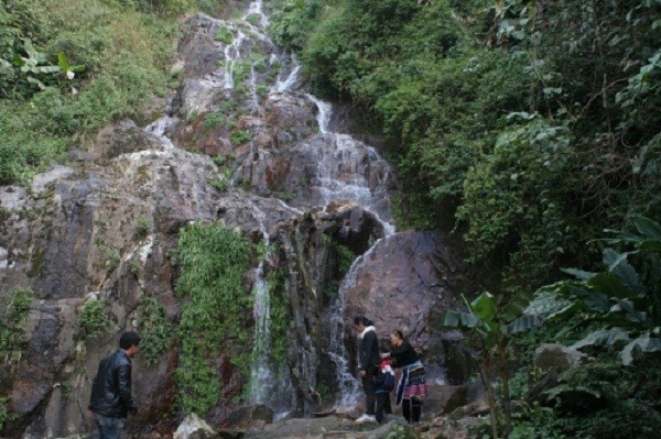 Hé lộ về chuyện tình yêu buồn sau thác Trái Tim giữa rừng Tây Bắc ảnh 10