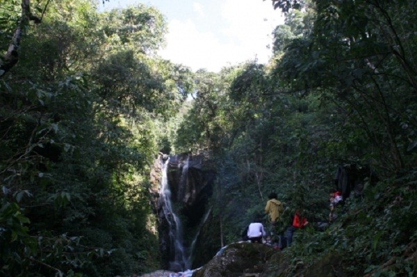 Hé lộ về chuyện tình yêu buồn sau thác Trái Tim giữa rừng Tây Bắc ảnh 4