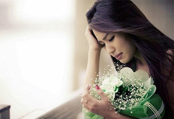 Chết đứng khi làm thêm ở nhà hàng, gặp ngay người yêu làm chú rể ảnh 1