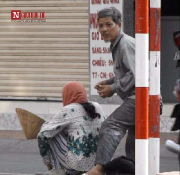 Loạt ảnh lật mặt cặp vợ chồng giả bệnh đi ăn xin ảnh 4