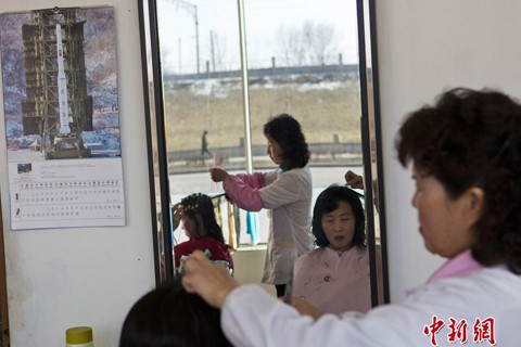 Kỳ lạ quy tắc để kiểu tóc ở đất nước Triều Tiên ảnh 3