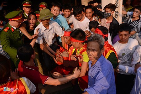 Những hình ảnh khủng khiếp ở các lễ hội đầu năm mới ảnh 3