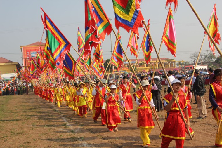 Hà Nam: Nô nức xem 'vua' cày ruộng đầu năm ảnh 9