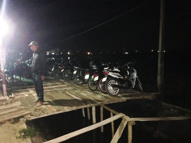 Hàng nghìn người đổ bộ chợ Viềng mua may bán rủi đầu năm ảnh 7