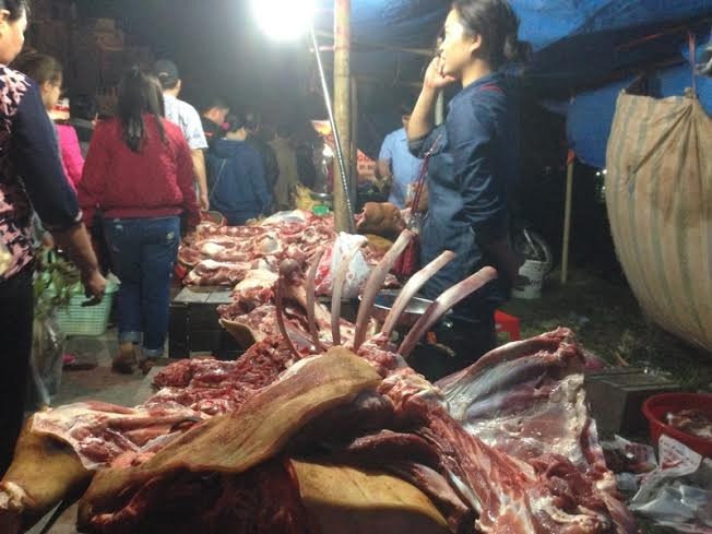 Hàng nghìn người đổ bộ chợ Viềng mua may bán rủi đầu năm ảnh 8