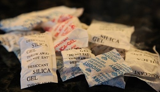 7 công dụng cực hữu ích không ai ngờ tới của gói hút ẩm ảnh 1