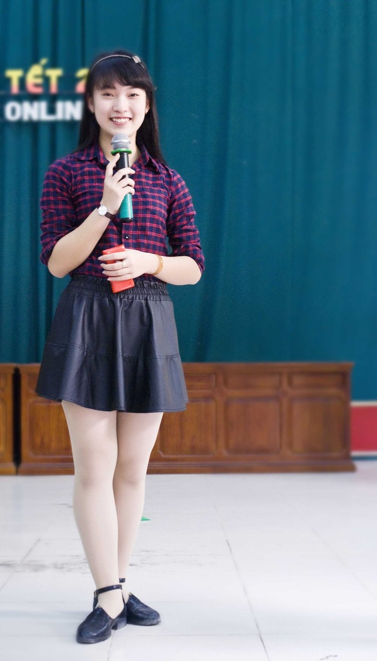 Nữ sinh ‘bỗng dưng nổi tiếng’ vì nhại siêu giống 6 thứ tiếng ảnh 3