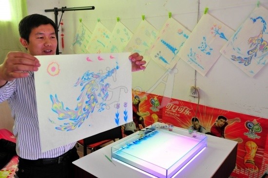 Anh chàng có khả năng vẽ tranh trên mặt nước ảnh 4