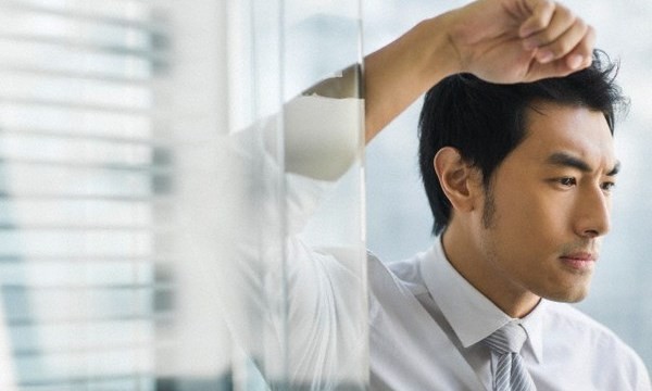 Bí mật tin nhắn nửa đêm và giọt máu bí ẩn ảnh 1