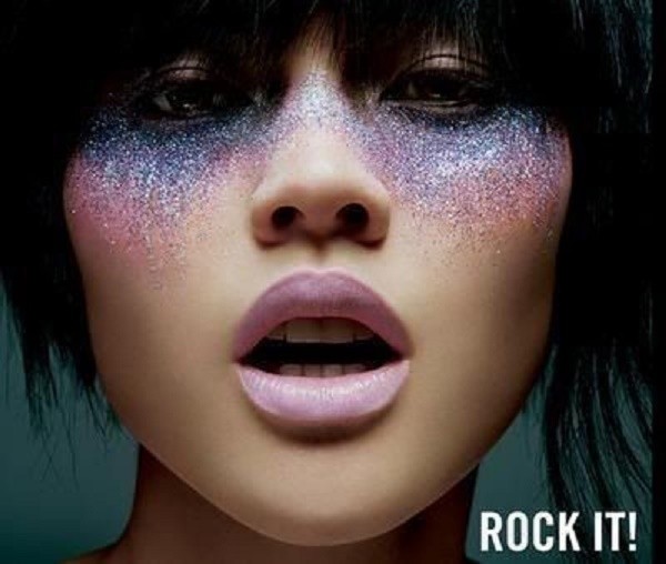 Giới trẻ đang 'phát sốt' với trào lưu 'giọt nước mắt lấp lánh' ảnh 1