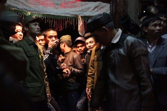 Ngại ngùng cặp đôi làm 'chuyện ấy' ở lễ hội Linh tinh tình phộc ảnh 2