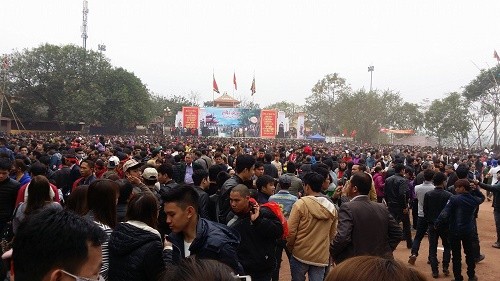 Mệt mỏi chen chân trẩy Hội Lim 2016 ảnh 1