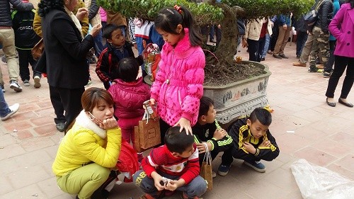 Mệt mỏi chen chân trẩy Hội Lim 2016 ảnh 3