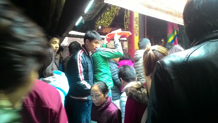 Khai ấn Đền Trần: Chưa phát ấn đã phải chen nhau ảnh 6