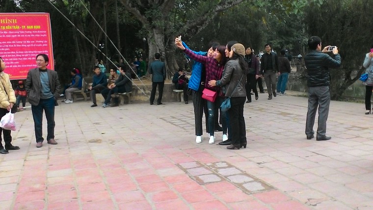 Khai ấn Đền Trần: Chưa phát ấn đã phải chen nhau ảnh 7