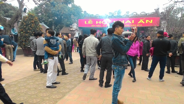 Khai ấn Đền Trần: Chưa phát ấn đã phải chen nhau ảnh 4