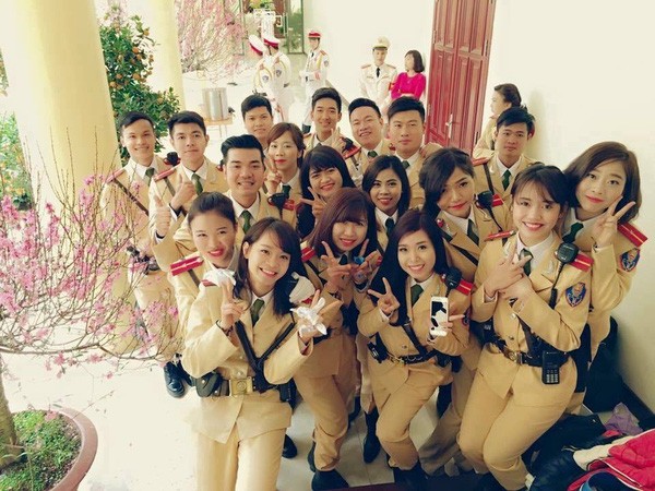 Ngất ngây với vẻ đẹp của nữ cảnh sát giao thông Việt Nam ảnh 3