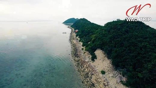 Cận cảnh hòn đảo có lối di giữa biển duy nhất ở Việt Nam ảnh 2