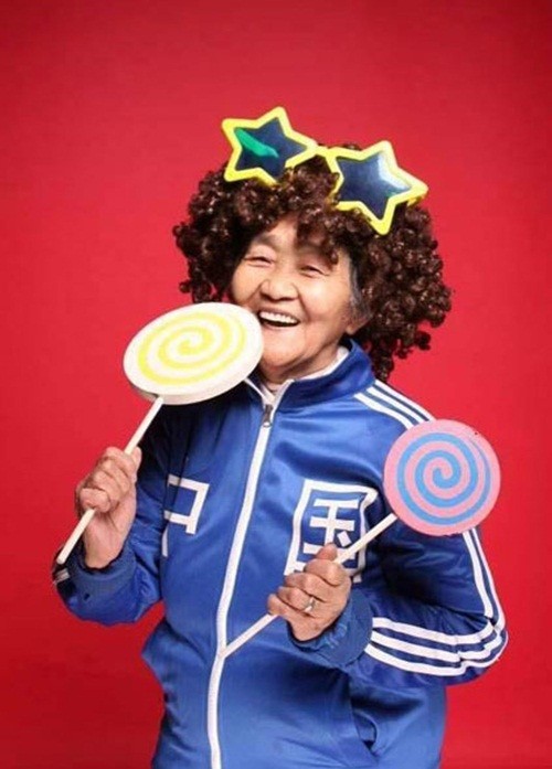 Dân mạng sôi sục với hình ảnh bà nội 80 tuổi 'sành điệu nhất TQ' ảnh 3