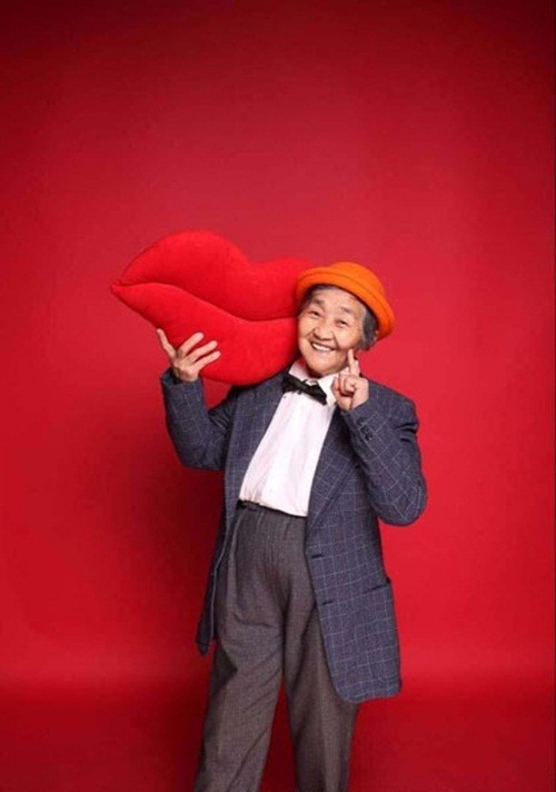 Dân mạng sôi sục với hình ảnh bà nội 80 tuổi 'sành điệu nhất TQ' ảnh 5