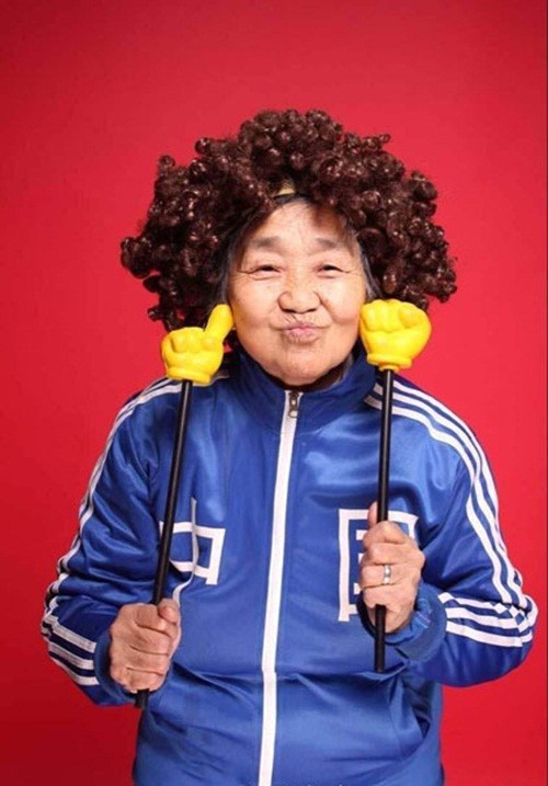 Dân mạng sôi sục với hình ảnh bà nội 80 tuổi 'sành điệu nhất TQ' ảnh 6