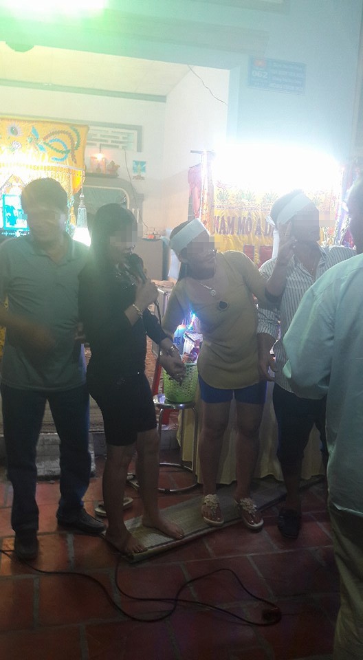 Phẫn nộ con cháu 'tự sướng', hát hò trong đám tang người thân ảnh 4