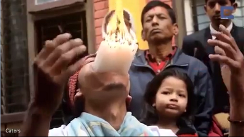 Chàng trai ngậm 138 chiếc bút chì trong miệng ảnh 2