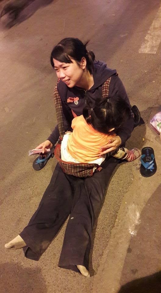 Nhói lòng người phụ nữ bại liệt bị chồng ruồng bỏ vì sinh bé gái ảnh 2