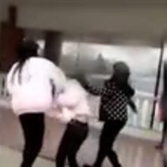 Nữ sinh bị đánh hơn 40 lần tại trường học vì quá xinh đẹp ảnh 2