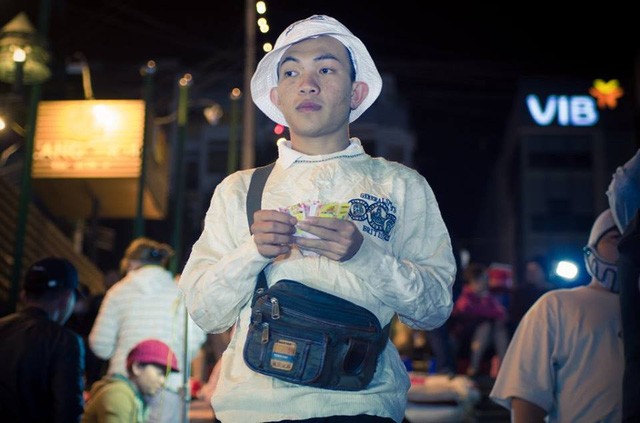 Những hình ảnh khiến ta rớt nước mắt trong đêm Giao thừa ảnh 3