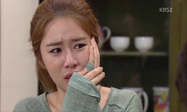 Choáng váng trước cái tát của bố chồng và chồng khi mới làm dâu ảnh 1