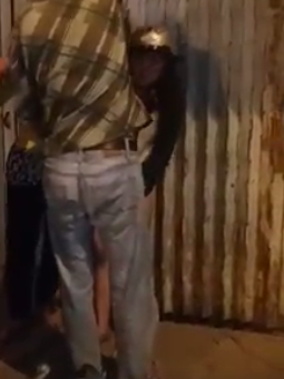 Đánh ghen, xát muối ớt vào vùng kín cô gái giữa đám đông ảnh 4