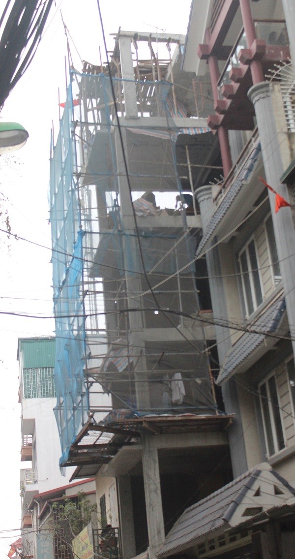 Công trình 30 Khương Trung dù sai phép vẫn gấp rút hoàn thiện ảnh 1