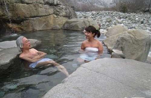 Xem văn hóa đặc sắc nam - nữ tắm chung của người Nhật ảnh 3