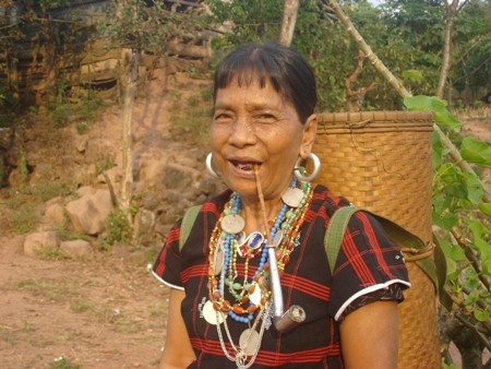 Câu chuyện kỳ lạ về đôi khuyên tai có ‘1-0-2’ của người Vân Kiều ảnh 2