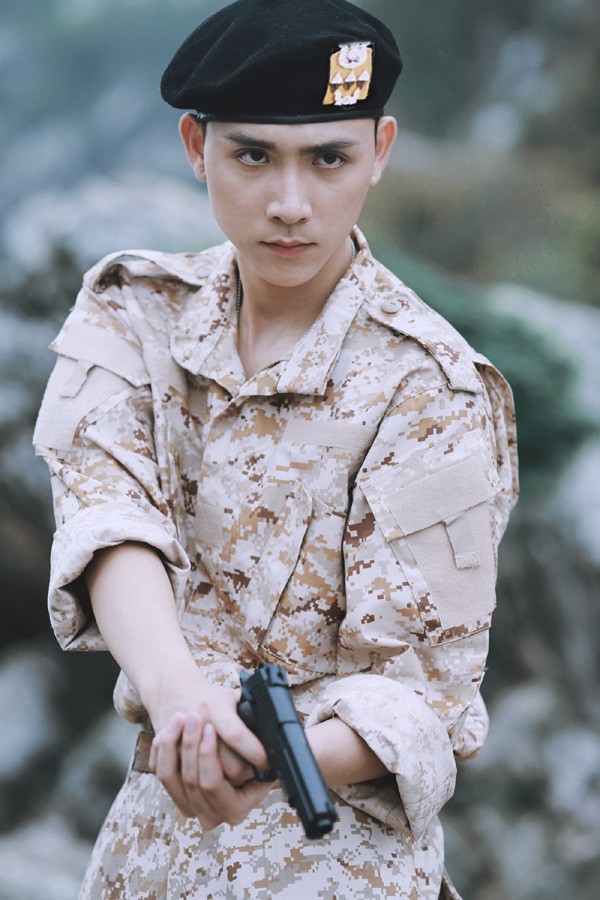 'Phát sốt' với bộ ảnh cưới 'Hậu duệ mặt trời' phiên bản Việt ảnh 3