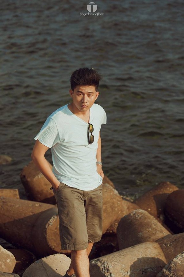 Chạnh lòng trước hình ảnh 2 cậu bé có 2 mảnh đời đối lập ảnh 13