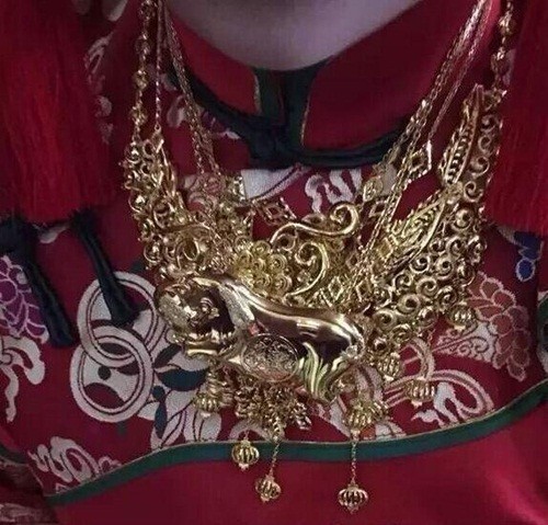 Dân mạng 'choáng váng' trước hồi môn trăm tỷ của cô dâu TQ ảnh 3