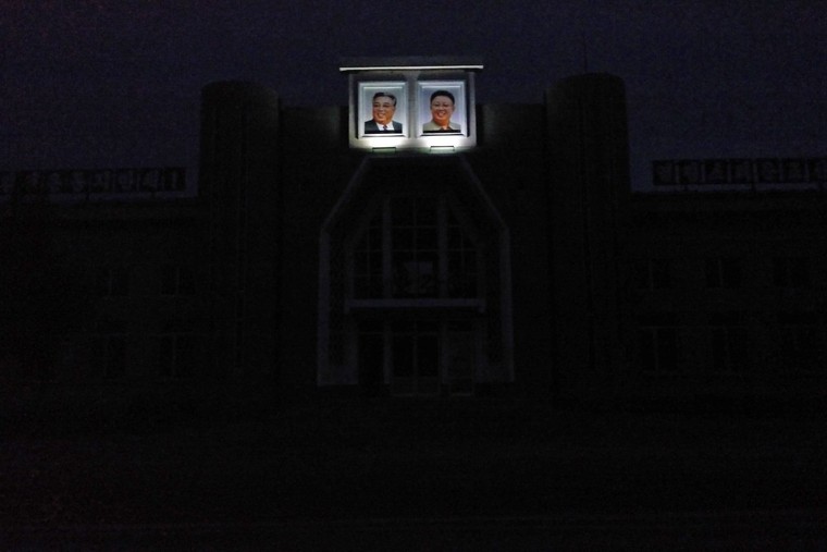 Triều Tiên qua những bức ảnh ‘chụp lén’ bằng điện thoại ảnh 9