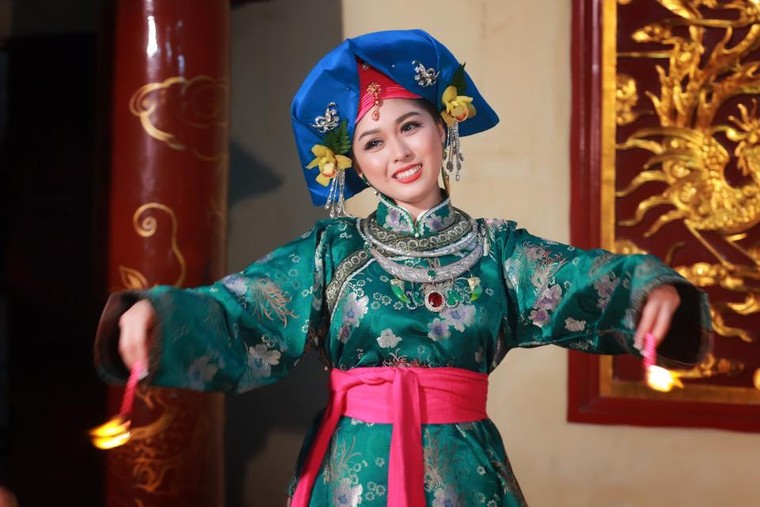 Dân mạng phát cuồng vì MC Hà Nội xinh nhất 'Vịnh Bắc Bộ' ảnh 2