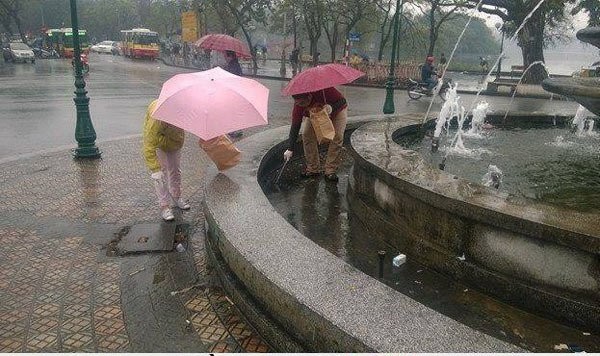 Sự 'khùng' của vị khách Tây ở Phan Thiết khiến nhiều người xấu hổ ảnh 5