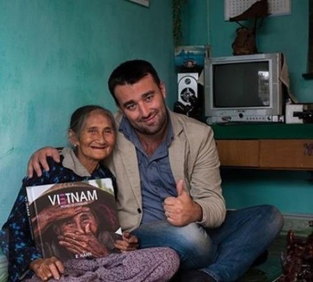 Nhiếp ảnh gia Pháp tặng bức ảnh ‘Bà cụ đẹp nhất thế giới’ cho VN ảnh 2