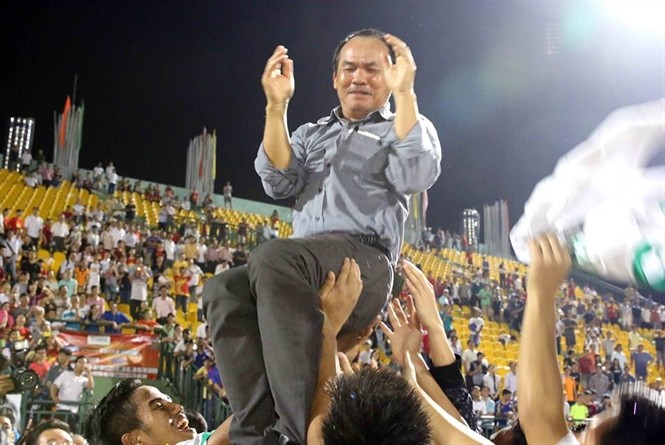 Vỡ mộng phân bò... nợ lương cầu thủ... ảnh 1