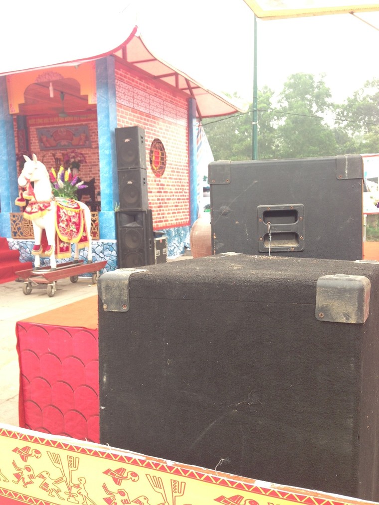 Những hình ảnh xấu tại trung tâm Lễ hội Đền Hùng 2016 ảnh 3